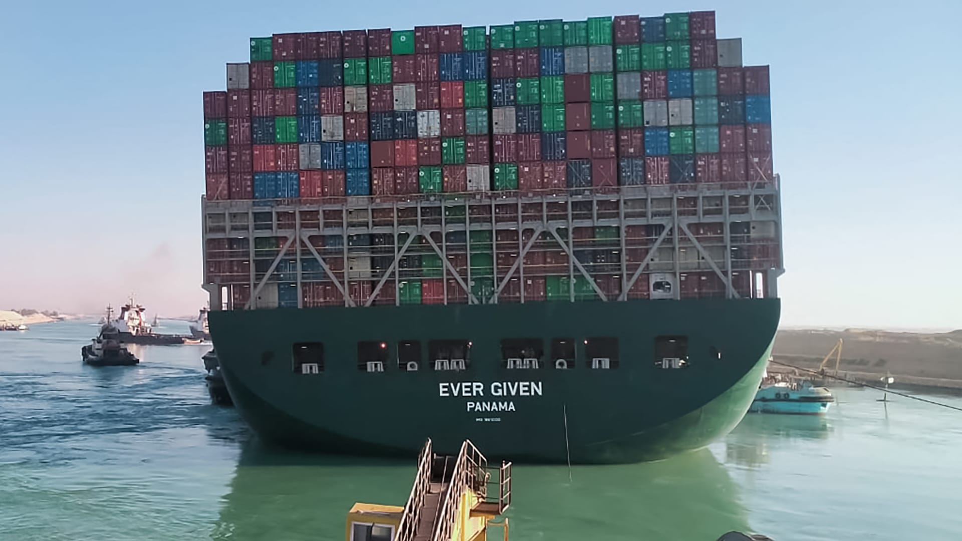 استقبال ٣٨ سفينة بموانئ المنطقة الاقتصادية لقناة السويس في يومين