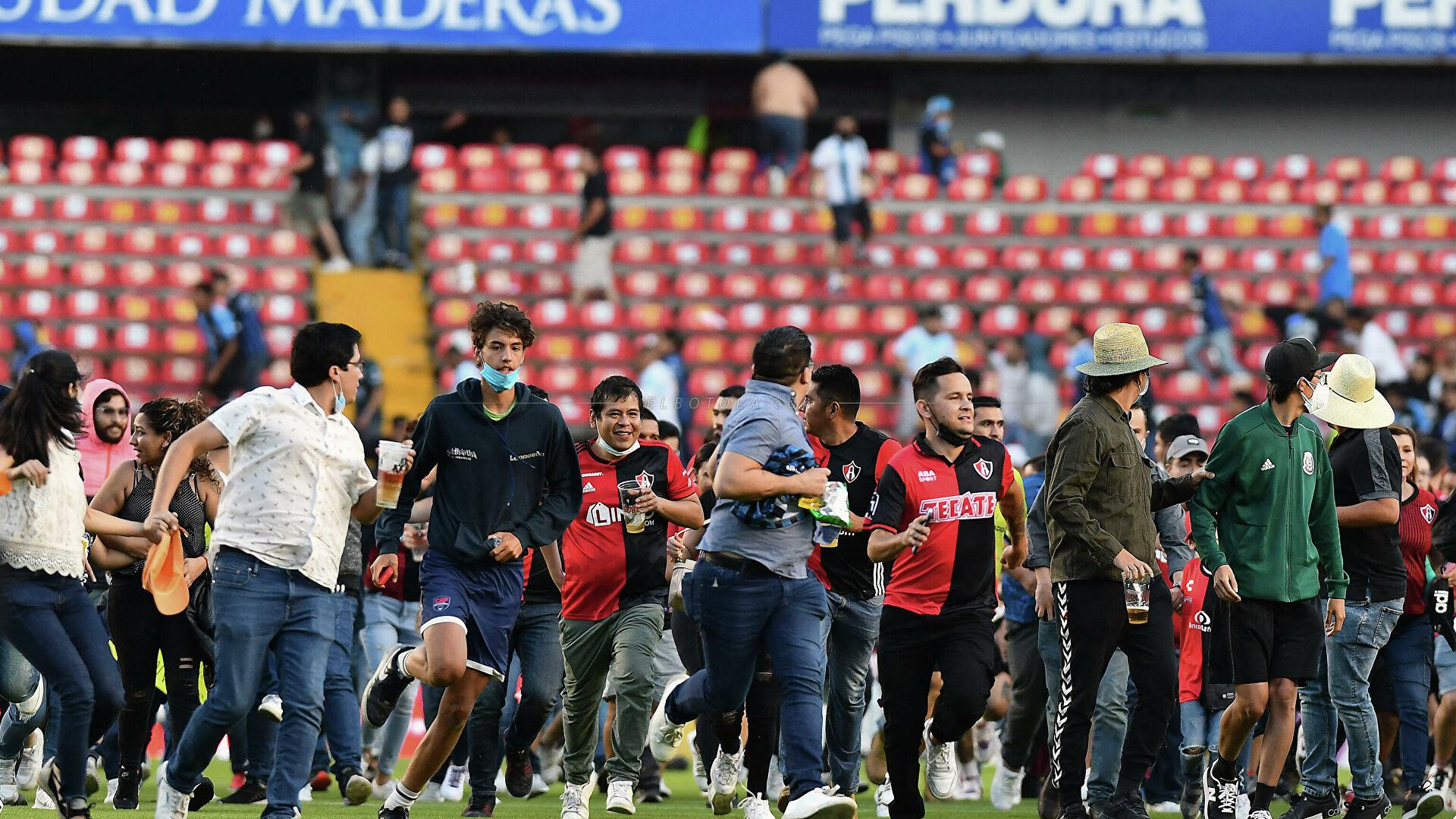 إصابة اثنان وعشرون شخص في مشاجرات جماهير دوري المكسيك 